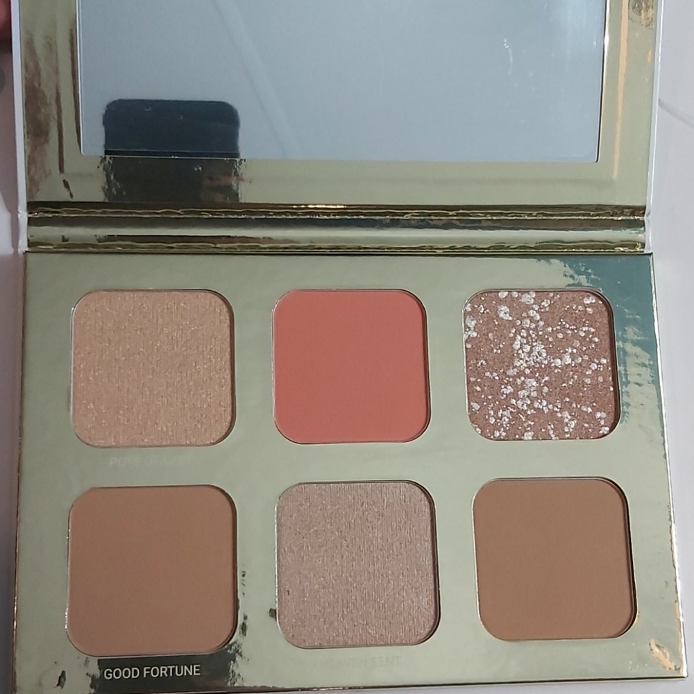 True+luscious Bronze & Highlight palette